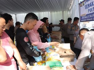 Polres Jakbar Gelar Pangan Murah, 20 Ton Beras-Minyak Goreng Diborong Warga Polres Jakbar Gelar Pangan Murah, 20 Ton Beras-Minyak Goreng Diborong Warga