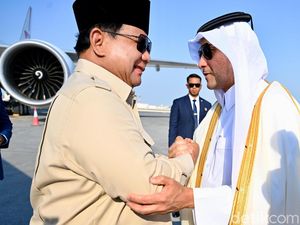 Momen Prabowo Tiba di Doha Jelang Bertemu Emir Qatar Momen Prabowo Tiba di Doha Jelang Bertemu Emir Qatar