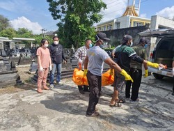 Pria Misterius Ditemukan Tewas Membusuk di Pemakaman Sleman