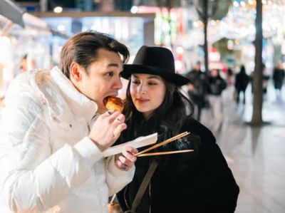 Rob Clinton Hobi Blusukan Makan Soto Legendaris hingga Nasi Warteg