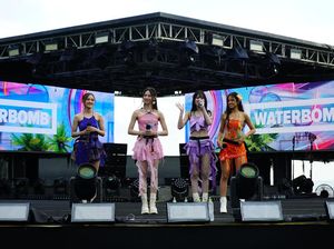 Panggung Pertama StarBe di WaterBomb Bali Bareng 2NE1 Panggung Pertama StarBe di WaterBomb Bali Bareng 2NE1