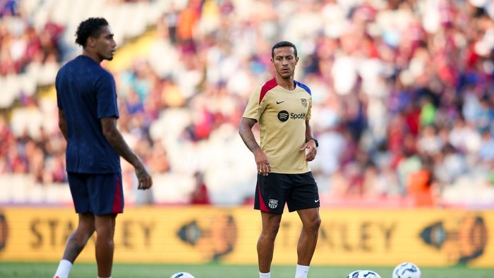 BARCELONA, SPAIN - AUGUST 12: Thiago Alcantara of FC Barcelona looks on prior to  the Joan Gamper Trophy match between FC Barcelona and AS Monaco at Estadi Olimpic Lluis Companys on August 12, 2024 in Barcelona, Spain. (Photo by Eric Alonso/Getty Images)