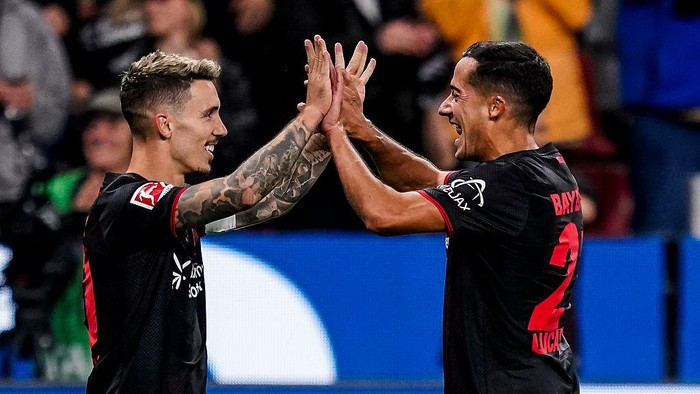 LEVERKUSEN, GERMANY - SEPTEMBER 12: Alejandro Grimaldo of Bayer 04 Leverkusen and Lucas Vazquez of Bayer 04 Leverkusen celebrate their teams third goal during the Bundesliga match between Bayer 04 Leverkusen and Eintracht Frankfurt at BayArena on September 12, 2025 in Leverkusen, Germany. (Photo by Rene Nijhuis/MB Media/Getty Images)