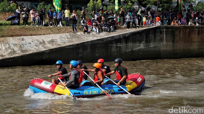 Keseruan Anak Sekolah Jakarta di Festival Dayung Sispala BKT, Bikin Bangga!