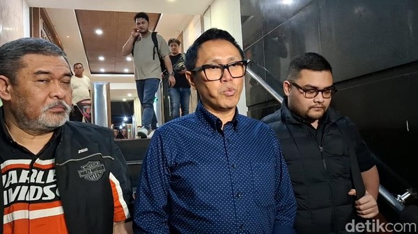 Eko Patrio mendatangi Polda Metro Jaya, Jumat (12/9/2025) malam.