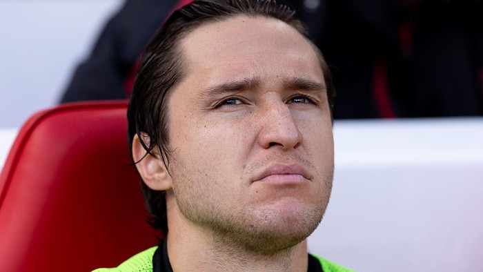 LIVERPOOL, ENGLAND - AUGUST 31: Federico Chiesa of Liverpool looks on prior to the Premier League match between Liverpool and Arsenal at Anfield on August 31, 2025 in Liverpool, England. (Photo by Gaspafotos/MB Media/Getty Images)