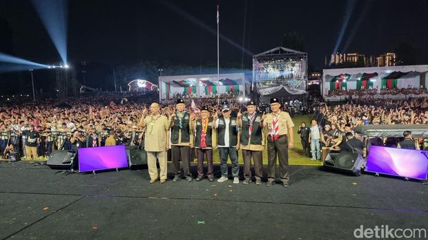 Gubernur Jakarta Pramono Anung menutup gelaran World Muslim Scout 2025 di Bumi Perkemahan Graha Wisata Cibubur, Jakarta Timur. (Taufiq/detikcom)