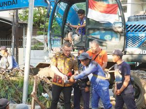 Kenneth DPRD DKI Pastikan Perbaikan Parapet di PHB Kedoya Utara Sesuai Standar