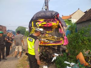 Kecelakaan Dua Truk di Sidoarjo: Sopir Kritis, Penumpang Luka di Kepala Kecelakaan Dua Truk di Sidoarjo: Sopir Kritis, Penumpang Luka di Kepala