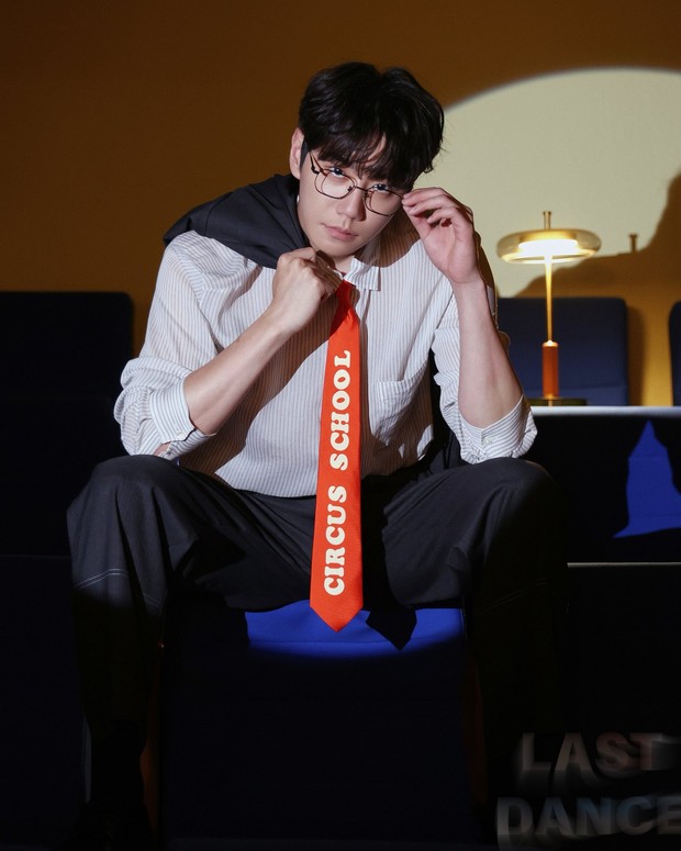 Konsep Foto Album LAST DANCE milik Lee Jun Young/Foto: soompi.com Potret artis Lee Jun Young yang kembali setelah 5 tahun dengan mini album bertajuk LAST DANCE.