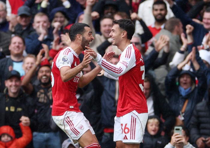 Soccer Football - Premier League - Arsenal v Nottingham Forest - Emirates Stadium, London, Britain - September 13, 2025 Arsenals Martin Zubimendi celebrates scoring their third goal with Mikel Merino Action Images via Reuters/John Sibley EDITORIAL USE ONLY. NO USE WITH UNAUTHORIZED AUDIO, VIDEO, DATA, FIXTURE LISTS, CLUB/LEAGUE LOGOS OR LIVE SERVICES. ONLINE IN-MATCH USE LIMITED TO 120 IMAGES, NO VIDEO EMULATION. NO USE IN BETTING, GAMES OR SINGLE CLUB/LEAGUE/PLAYER PUBLICATIONS. PLEASE CONTACT YOUR ACCOUNT REPRESENTATIVE FOR FURTHER DETAILS..