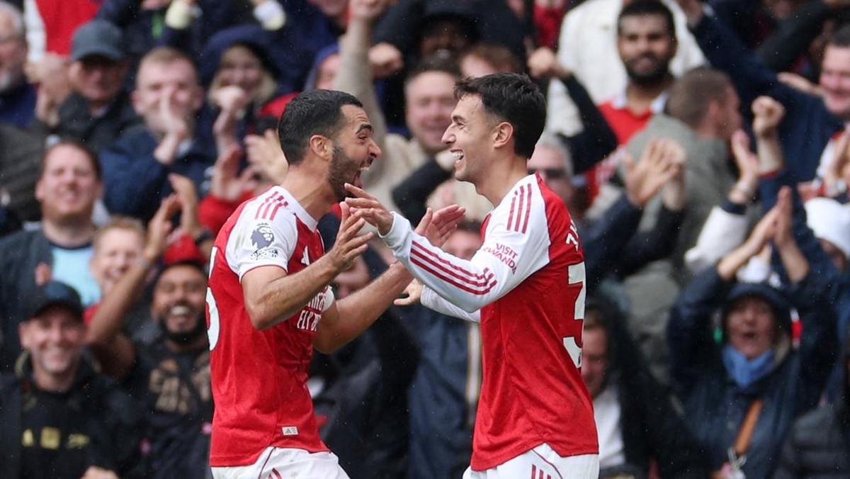 Mikel Merino dan Martin Zubimendi. (Foto: Action Images via Reuters/John Sibley)