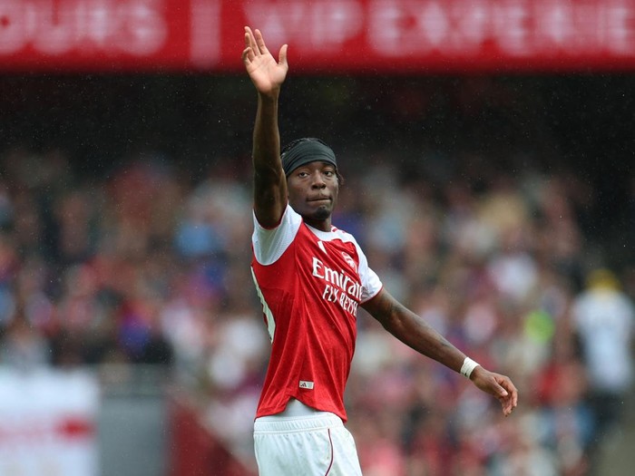 Soccer Football - Premier League - Arsenal v Nottingham Forest - Emirates Stadium, London, Britain - September 13, 2025 Arsenal's Noni Madueke waves to the crowd during the match REUTERS/Hannah Mckay EDITORIAL USE ONLY. NO USE WITH UNAUTHORIZED AUDIO, VIDEO, DATA, FIXTURE LISTS, CLUB/LEAGUE LOGOS OR 'LIVE' SERVICES. ONLINE IN-MATCH USE LIMITED TO 120 IMAGES, NO VIDEO EMULATION. NO USE IN BETTING, GAMES OR SINGLE CLUB/LEAGUE/PLAYER PUBLICATIONS. PLEASE CONTACT YOUR ACCOUNT REPRESENTATIVE FOR FURTHER DETAILS..