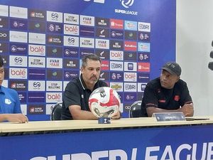 Utak Atik Formasi Tak Selamatkan Arema FC dari Kekalahan Perdana Utak Atik Formasi Tak Selamatkan Arema FC dari Kekalahan Perdana