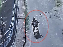 Pemotor Wanita Hilang Usai Diduga Lompat ke Bendungan Benteng Pinrang