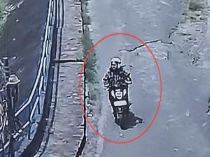 Pemotor Wanita Hilang Usai Diduga Lompat ke Bendungan Benteng Pinrang Pemotor Wanita Hilang Usai Diduga Lompat ke Bendungan Benteng Pinrang