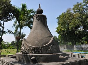 Jejak Prabu Jayabaya yang Konon Moksa di Petilasan Pamuksan Kediri Jejak Prabu Jayabaya yang Konon Moksa di Petilasan Pamuksan Kediri