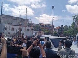 Pedagang Pasar Kumbasari Titip Harapan ke Prabowo Saat Disambangi Pascabanjir