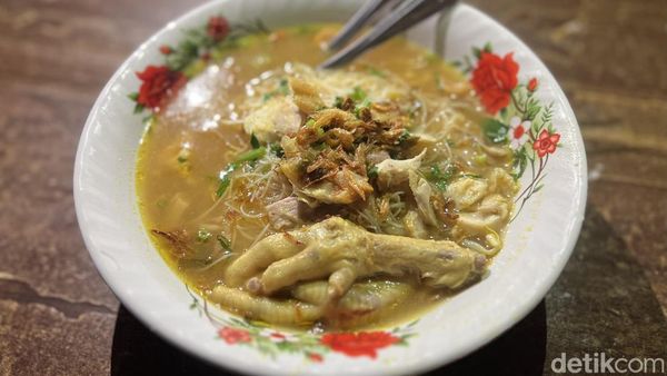 Slurrp! Ada Soto Ayam Ceker Legendaris di Gandaria Langganan Pejabat