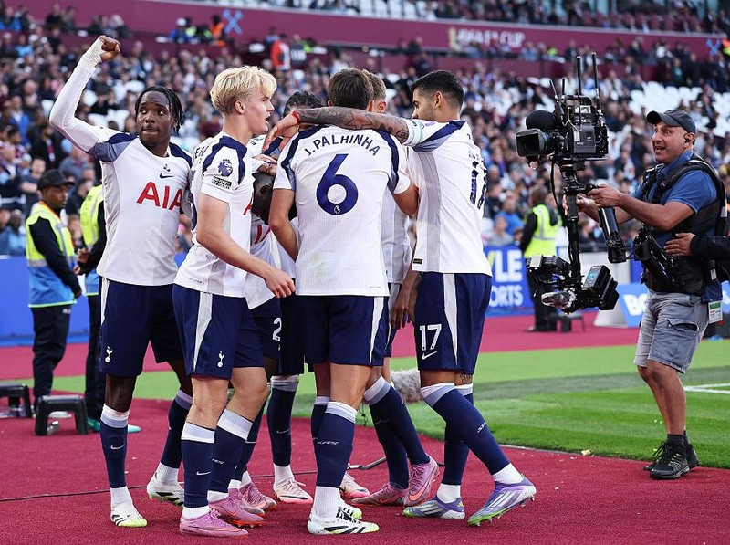 LONDON, ENGLAND - SEPTEMBER 13: Pape Sarr of Tottenham Hotspur celebrates scoring his team's first goal with teammates Joao Palhinha and Cristian Romero during the Premier League match between West Ham United and Tottenham Hotspur at London Stadium on September 13, 2025 in London, England. (Photo by Justin Setterfield/Getty Images)