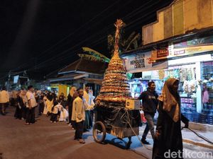 36 Gunungan Meriahkan Peringatan Maulid Nabi Muhammad di Sidoarjo 36 Gunungan Meriahkan Peringatan Maulid Nabi Muhammad di Sidoarjo