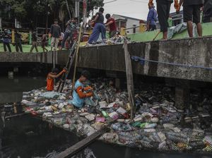 Aksi Warga Ternate Gotong Royong Kumpulkan Sampah Demi Selamatkan Laut