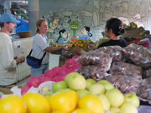 Aktivitas Pedagang di Pasar Badung Bali Kembali Normal Pascabanjir Aktivitas Pedagang di Pasar Badung Bali Kembali Normal Pascabanjir