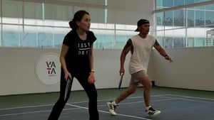 Ketika Ayu Ting Ting Main Pickleball Bareng Wendi Cagur