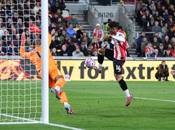 Mautnya Lemparan ke Dalam Brentford, Chelsea Jadi Korbannya