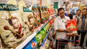 Bulog Sidak Ritel Modern, Pastikan Beras SPHP hingga Premium Tersedia