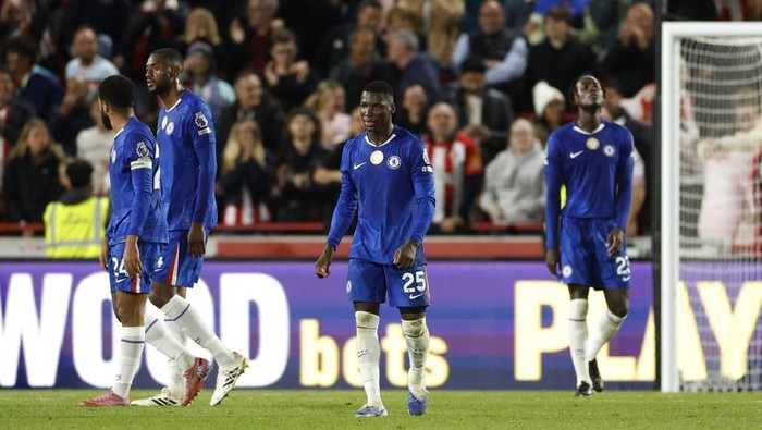 Soccer Football - Premier League - Brentford v Chelsea - GTech Community Stadium, London, Britain - September 13, 2025 Chelseas Moises Caicedo looks dejected after Brentfords Fabio Carvalho scores their second goal Action Images via Reuters/Peter Cziborra EDITORIAL USE ONLY. NO USE WITH UNAUTHORIZED AUDIO, VIDEO, DATA, FIXTURE LISTS, CLUB/LEAGUE LOGOS OR LIVE SERVICES. ONLINE IN-MATCH USE LIMITED TO 120 IMAGES, NO VIDEO EMULATION. NO USE IN BETTING, GAMES OR SINGLE CLUB/LEAGUE/PLAYER PUBLICATIONS. PLEASE CONTACT YOUR ACCOUNT REPRESENTATIVE FOR FURTHER DETAILS..