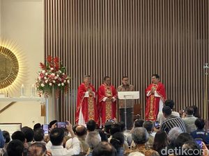 Pramono Resmikan Gereja Katolik Paroki Kalvari di Jaktim