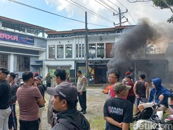 Kafe di Wonosobo Dirusak Massa Usai Serda RS Tewas Dibacok