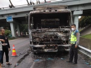 Truk Terbakar di Tol Belmera Diduga Akibat Korsleting