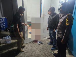 Gudang di Kediri Diubrak-abrik Perampok, Satpam Ditemukan Berdarah-darah Gudang di Kediri Diubrak-abrik Perampok, Satpam Ditemukan Berdarah-darah