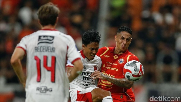 Persija Jakarta menjamu Bali United pada pekan ke-5 Super League 2025/26 di Jakarta International Stadium (JIS), Minggu (14/9). Persija kental dengan nuansa Brasil, sementara Bali United sarat pilar dari Belanda.