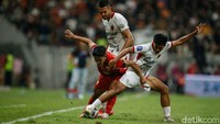 Pertandingan berjalan sengit. Hingga pertandingan selesai, tak ada gol tambahan.