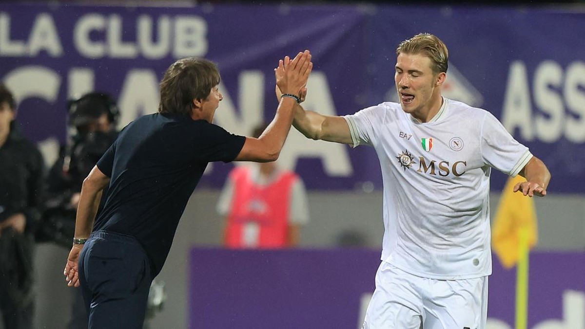 Rasmus Hojlund sudah mencetak empat gol sejak pindah ke Napoli (Foto: Gabriele Maltinti/Getty Images)