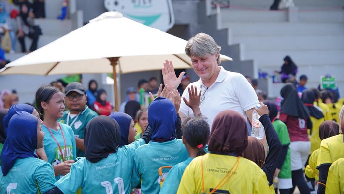 MilkLife Soccer Challenge (MLSC) Bekasi Seri 1 2025 - 2026 telah tuntas. Pelatih Indonesia U-16 putri, Timo Scheunemann, ikut memantau.