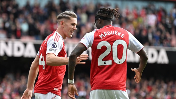 LONDON, ENGLAND - SEPTEMBER 13: (L) Viktor Gyokeres celebrates scoring the 2nd Arsenal goal with (R) Noni Madueke during the Premier League match between Arsenal and Nottingham Forest at Emirates Stadium on September 13, 2025 in London, England. (Photo by Stuart MacFarlane/Arsenal FC via Getty Images)