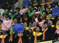 Wisudawan UI Bawa Kain Warna Hijau-Pink Saat Wisuda, Ini Kata Rektor