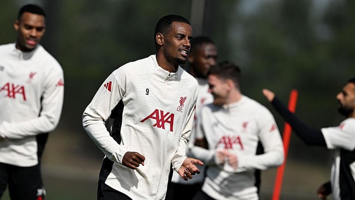 KIRKBY, ENGLAND - SEPTEMBER 12: (THE SUN OUT, THE SUN ON SUNDAY OUT) Alexander Isak of Liverpool during a training session at AXA Training Centre on September 12, 2025 in Kirkby, England. (Photo by Nick Taylor/Liverpool FC/Liverpool FC via Getty Images)
