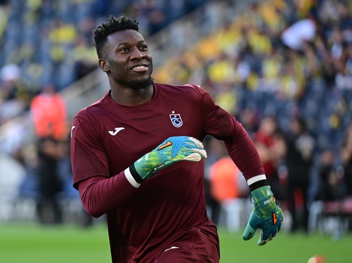 ISTANBUL, TURKIYE - SEPTEMBER 14: Andre Onana of Trabzonspor warms up ahead of the Turkish Super Lig Week 5 match against Fenerbahce, Istanbul, Turkiye on September 14, 2025. (Photo by Serhat Cagdas/Anadolu via Getty Images)