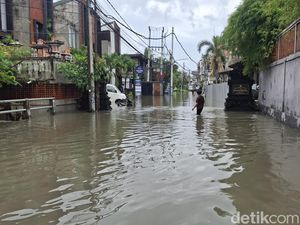 Canggu Banjir! Dipicu Sungai di Bali yang Meluap Deras Canggu Banjir! Dipicu Sungai di Bali yang Meluap Deras