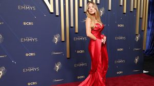 Foto: Best Dressed Emmy Awards 2025, Selebriti Tampil All-Out di Karpet Merah