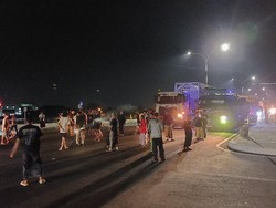 Warga Blokade Jalan Lingkar Utara Lamongan, Tuntut Pasang Traffic Light