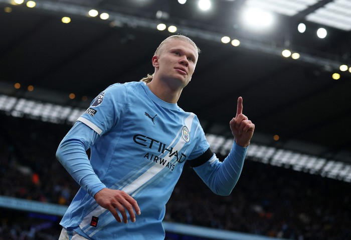 Soccer Football - Premier League - Manchester City v Manchester United - Etihad Stadium, Manchester, Britain - September 14, 2025 Manchester City's Erling Haaland celebrates scoring their second goal REUTERS/Phil Noble EDITORIAL USE ONLY. NO USE WITH UNAUTHORIZED AUDIO, VIDEO, DATA, FIXTURE LISTS, CLUB/LEAGUE LOGOS OR 'LIVE' SERVICES. ONLINE IN-MATCH USE LIMITED TO 120 IMAGES, NO VIDEO EMULATION. NO USE IN BETTING, GAMES OR SINGLE CLUB/LEAGUE/PLAYER PUBLICATIONS. PLEASE CONTACT YOUR ACCOUNT REPRESENTATIVE FOR FURTHER DETAILS..