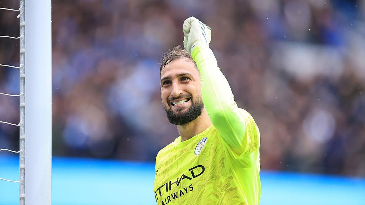 Gianluigi Donnarumma tampil gemilang dalam laga debut bersama Manchester City. Foto: Offside via Getty Images/Simon Stacpoole/Offside