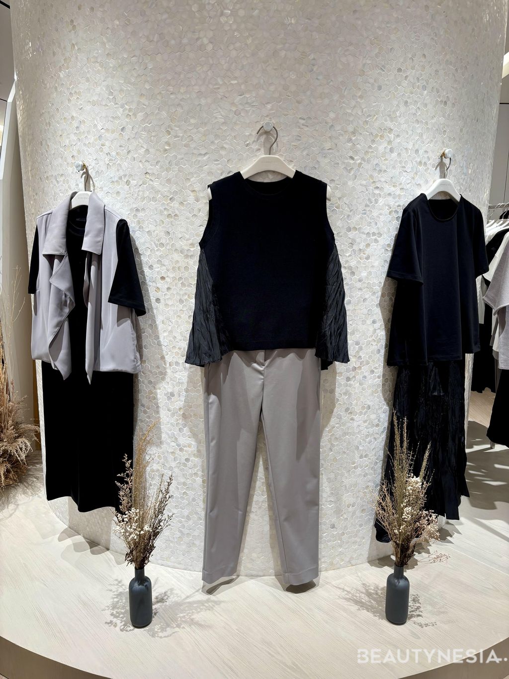 Giordano Ladies Koleksi Fall/Winter 2025. Terbagi atas 3 koleksi, yaitu Present Playland, Through The Eyes of A Child, dan A Love Poem.