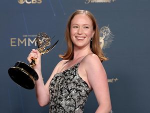 Serukan Free Palestine, Ini Pidato Hannah Einbinder yang Dipotong di Emmy Serukan Free Palestine, Ini Pidato Hannah Einbinder yang Dipotong di Emmy